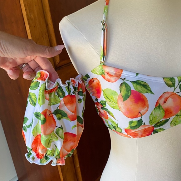 BCBG PARIS Medium Peach Poof Sleeve
Bikini Top NWT - Picture 4 of 10
